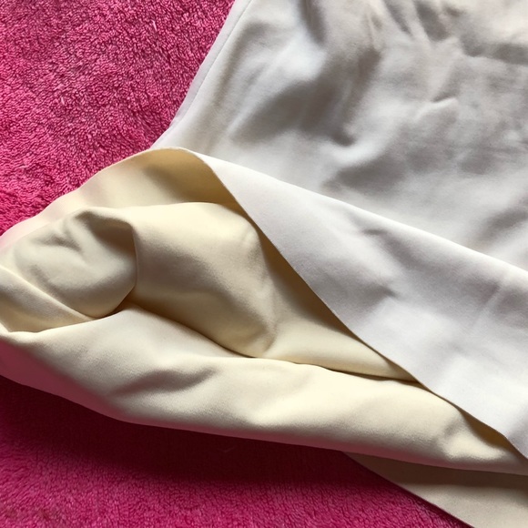 ASSETS SPANX Cream Ivory Slimming Top - Picture 6 of 8